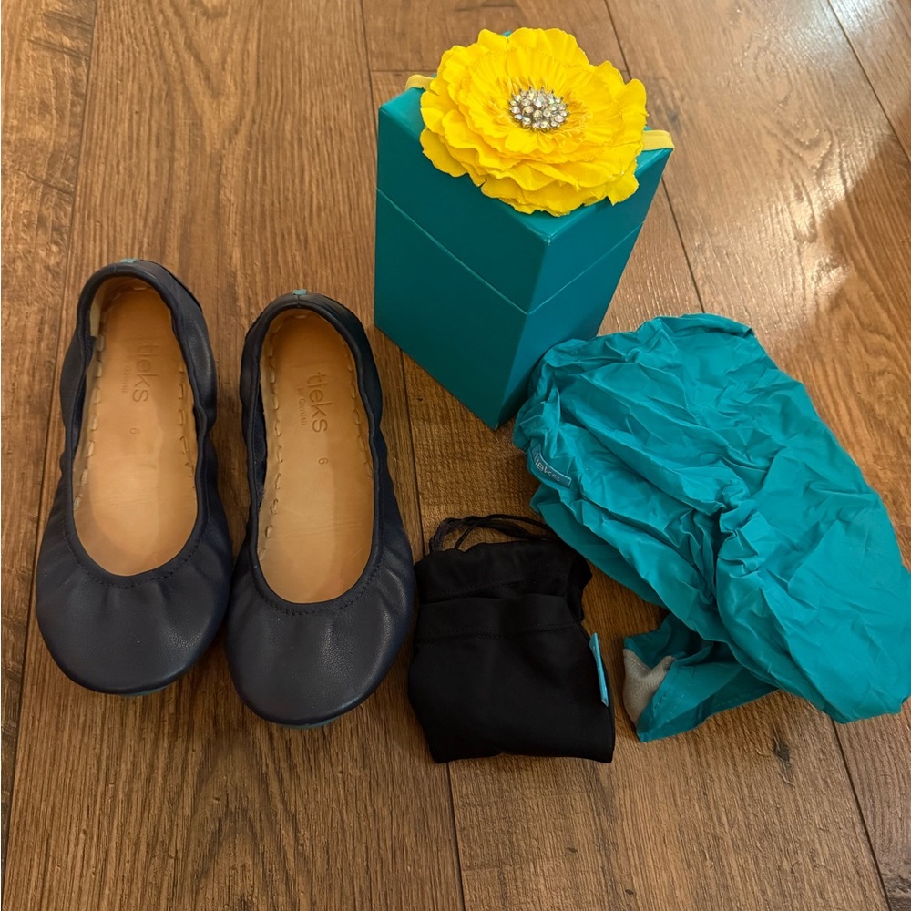 Tieks Navy Ballet Flats with box and Accessories